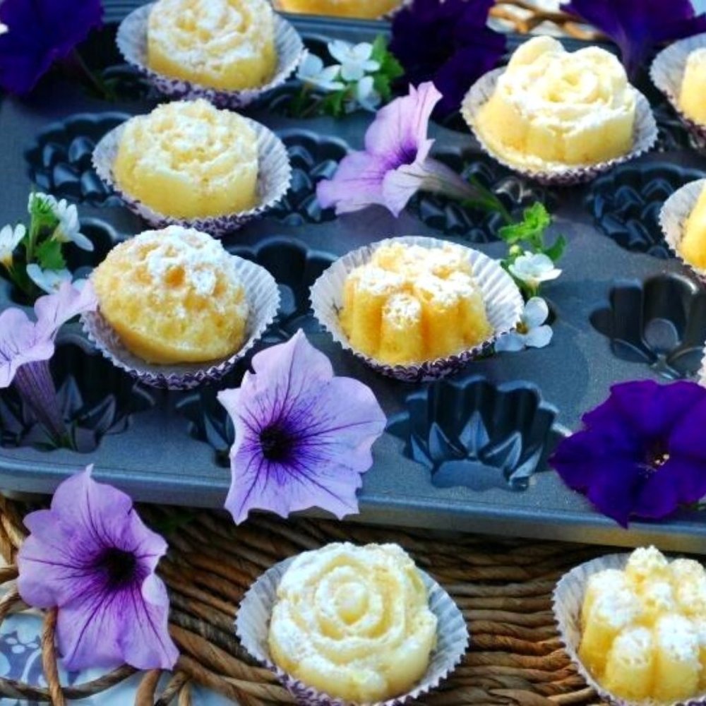 Nordic Ware Petit Fours Cake Pan 3D Baking Mold Cast Non-Stick 20 Flowers